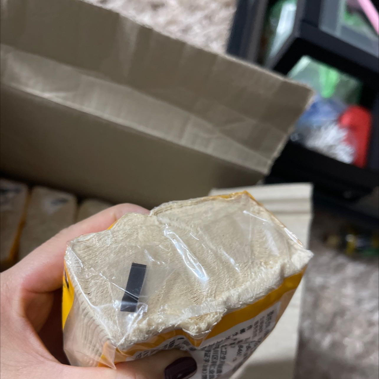 Shop nay ghi la thung 30 goi,1 goi 300 to nhug.dang giam gia.mua 2 thung nhung giao 1 thung???nha tui xai giay nay bao nhieu lau nay.tom lai giay nay dzở giong sipiao truoc gd tuo xai.