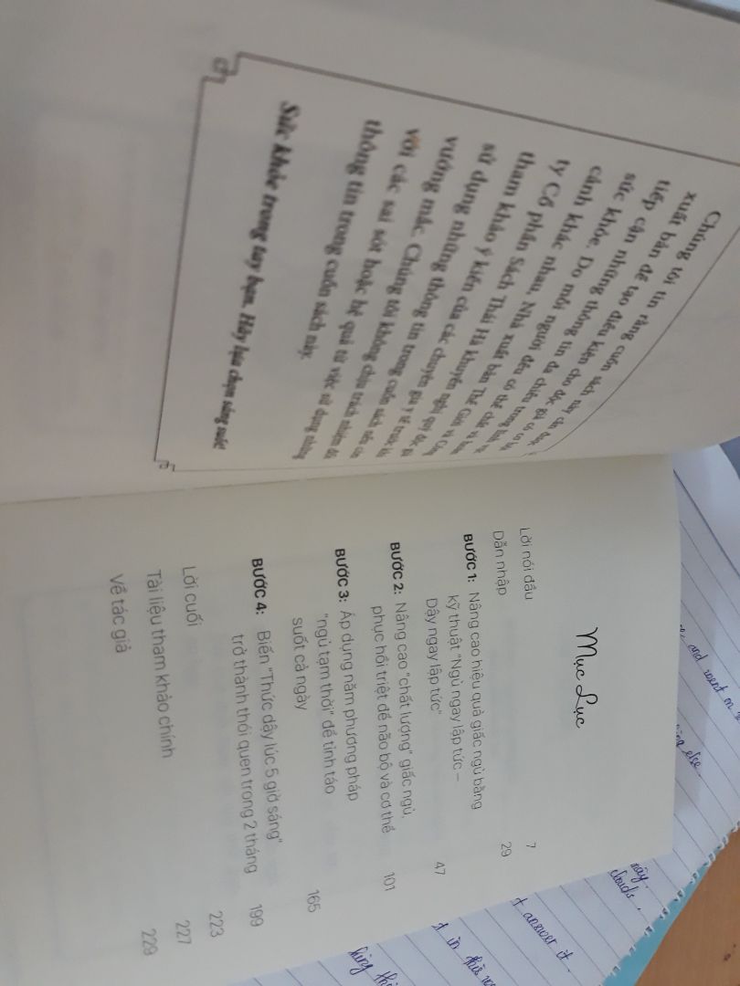 Hình thức: bùa cứng, khá đẹp, hơi cũ xíu xiu
Nội dung: đọc đến 50 trang đầu nội dung cứ lặp đi lặp lại mà chưa vào vấn đề. Về sau vào nội dung chính thì thấy cũng nhiều cái hay và đúng. Lối viết tương đối đơn giản, dễ hiểu. Recommend cho bạn nào muốn cải thiện thói quen giờ giấc. Nhưng vì dẫn vào vấn đề dài quá nên cho 4*