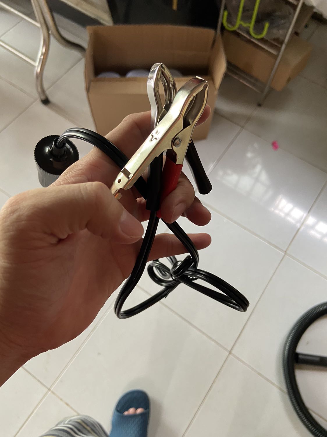 Hàng đóng gói chắc chắn, lực hút cũng mạnh… nhưng mình ko biết dây này dùng như thế nào????… xin shop tư vấn…hiiii…^^