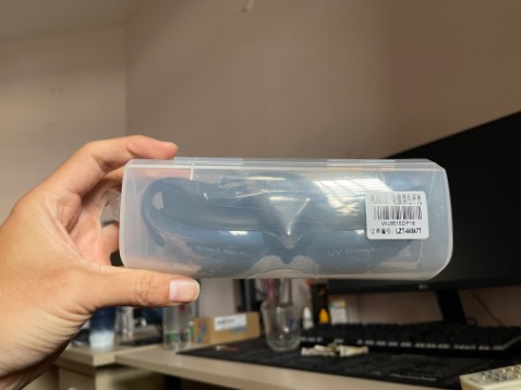 Shop giao hàng nhanh.
Sản phẩm có độ hoàn thiện rất đẹp, kính ôm mắt, không bị nước vào.
Tem phiếu bảo hành đầy đủ.
Đóng gói đẹp, kỹ càng.