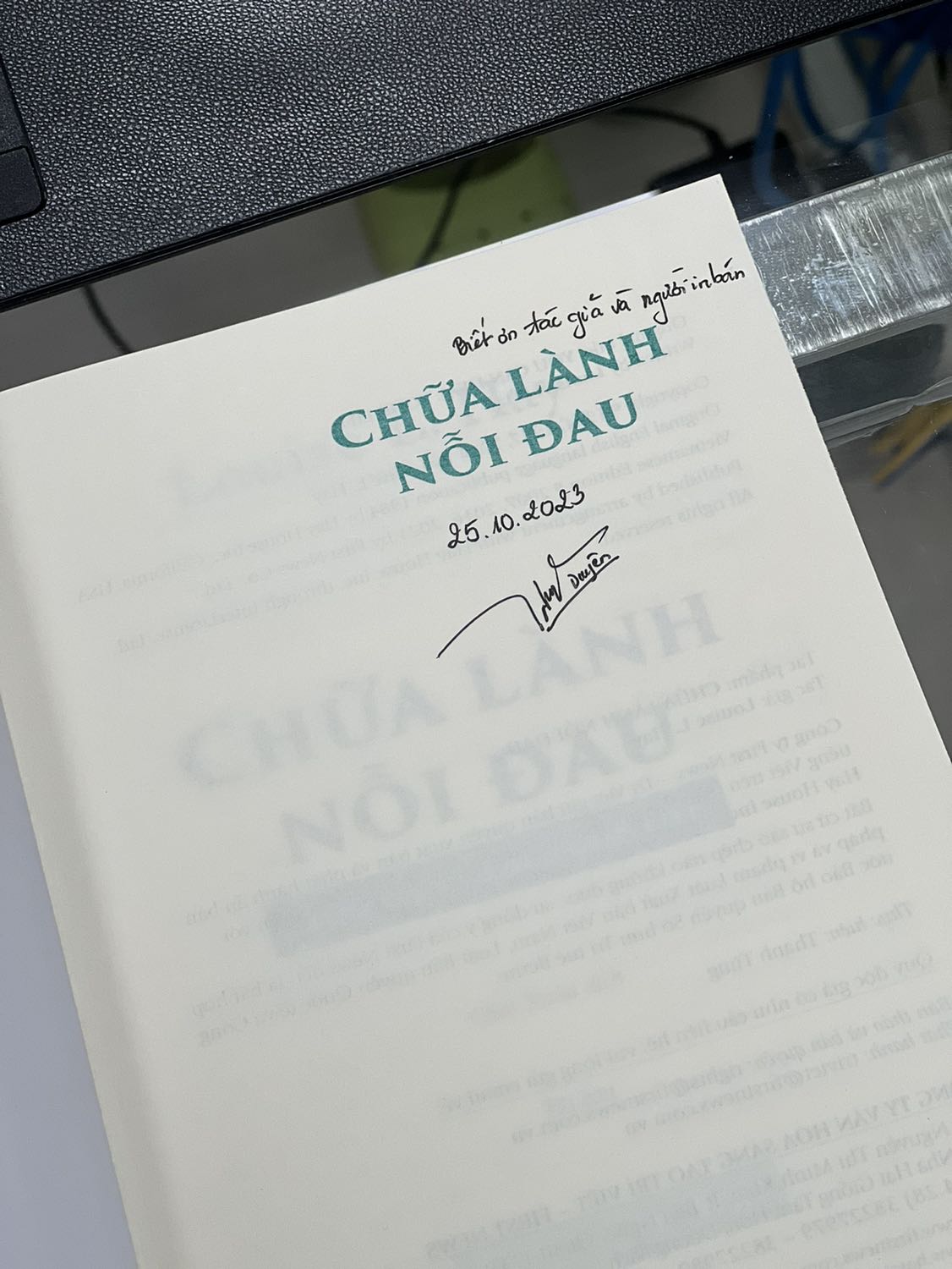 Quyển sách rất đẹp, từng trang sách in chất lượng. Bookcase vừa khít nên sách gọn lắm ạ. Biết ơn nhiều ạ!