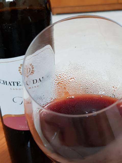 Hương mật ong, vani. Ở tầm giá dưới 200K nên sử dụng để ủng hộ vang nội.