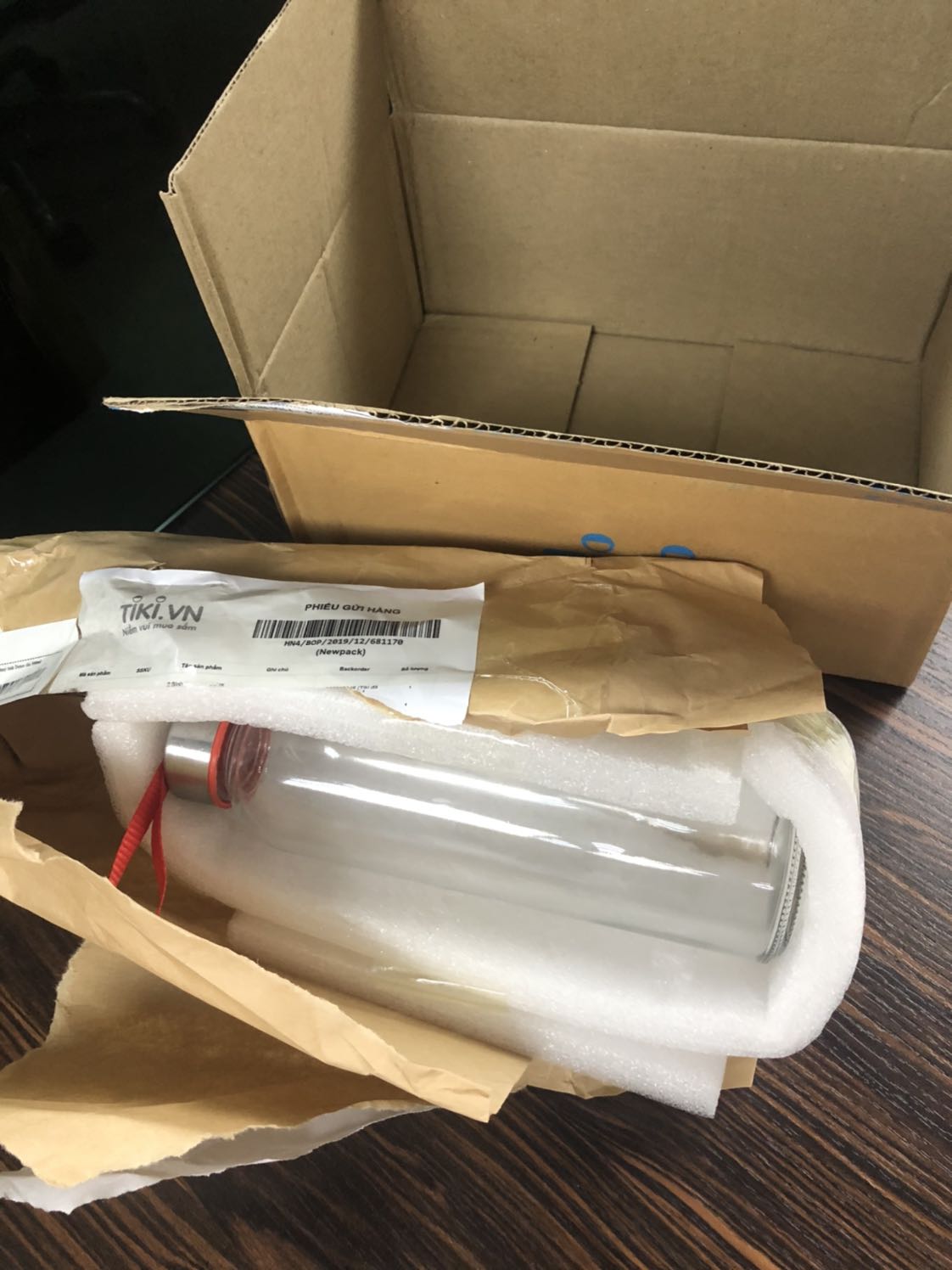 Hàng Tiki đóng gói rất cẩn thận nên mình luôn ủng hộ Tiki. 
Đơn hàng này mình order 2 bình nhưng khi nhận hàng chỉ có 1 bình là sao shop ơi? Giao thiếu hàng rồi. Mong shop phản hồi sớm.