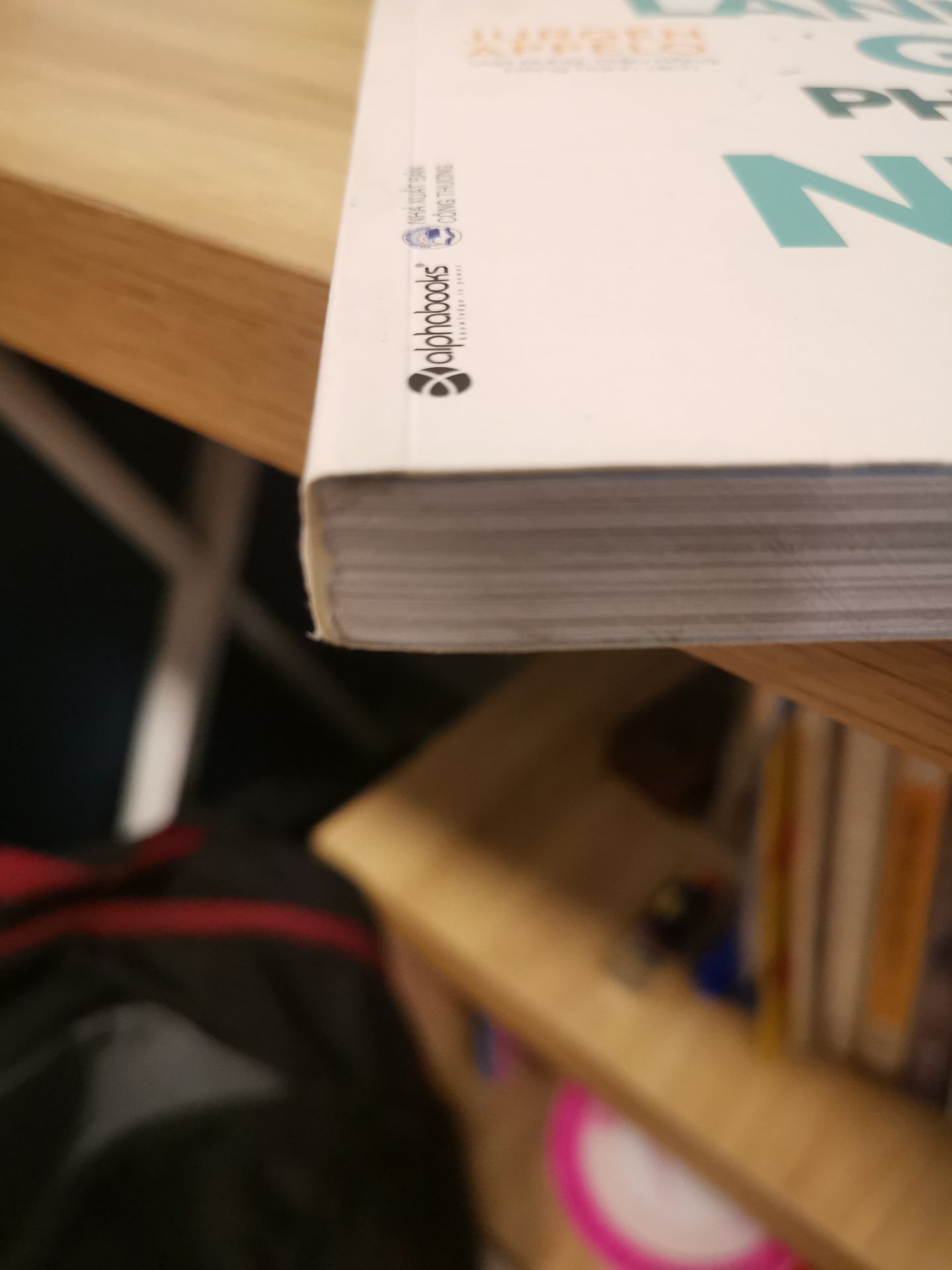 sách bìa dơ, cũ. gáy sờn. thất vọng