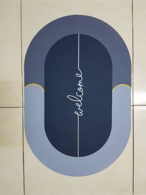 Thảm khá ok với giá tiền, chống trượt tốt nhưng vẫn ko thấm nước khô hoàn toàn bàn chân nhé (mình chỉ đi vào sàn wc rồi đi ra chứ ko dội ướt cả chân chèm nhẹp đâu, lát sau quay lại thử chỉ giậm lên thì thảm vẫn còn nước ướt chân khi giậm qua khăn kế bên), hơi buồn vì họa tiết và màu sắc ko như ý muốn, giao nhanh gói kỹ, shipper nhiệt tình vui vẻ thân thiện, thanks all