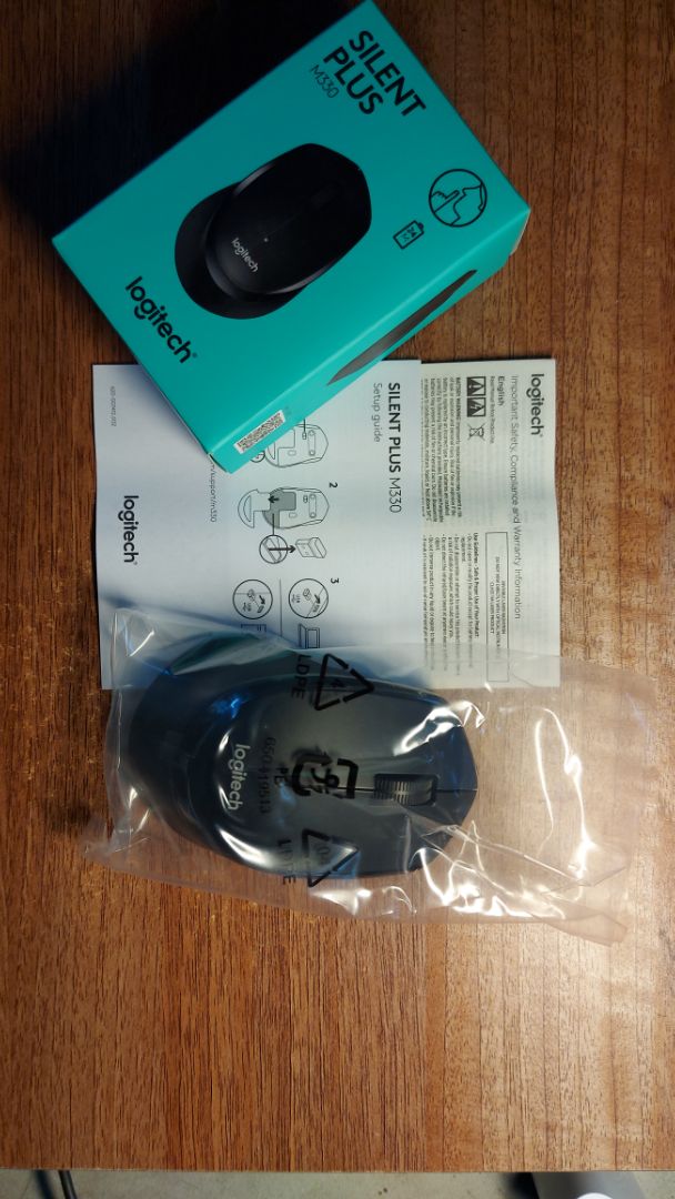 Tính mua mẫu này lâu rồi mà giá hơi cao, may có đợt sale giảm được kha khá. Kích thước tổng thì to nhưng nhìn chung vẫn là bé so với tay mình. Tiếng click chuột gần như không thấy. Chất liệu nhựa dày, cứng cáp.Con lăn mượt.