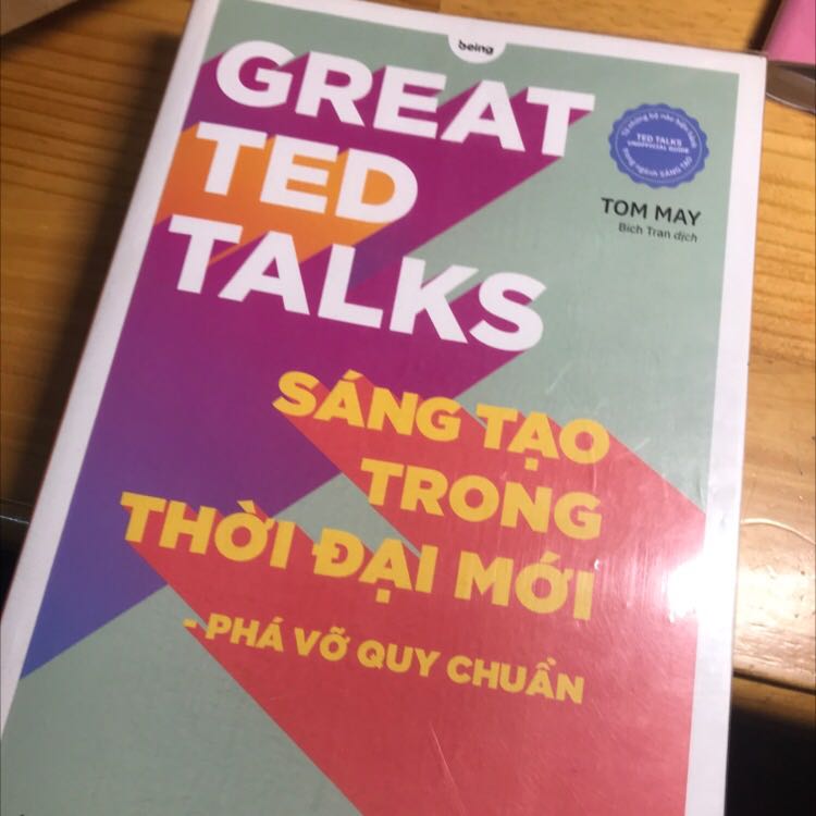 Đây là lần đầu mình thấy một cuốn sách với nhiều màu sặc sỡ,có lẽ sẽ dễ cho người xem có hứng thú đọc.Mình mới khui hàng nên cũng ch đọc nd.Còn mình rất phàn nàn về việc đóng gói hàng của bên Tiki🙃.Mình muốn 2 cuốn sách cũng k bọc bóng của 1 sách mới,mà cảm giác như đang đọc sách cũ.Gói hàng cũng không có bì chống sốc.Nói chung là lần nào mình mua bên Tiki cũng thấy khó chịu chỗ đóng gói😢