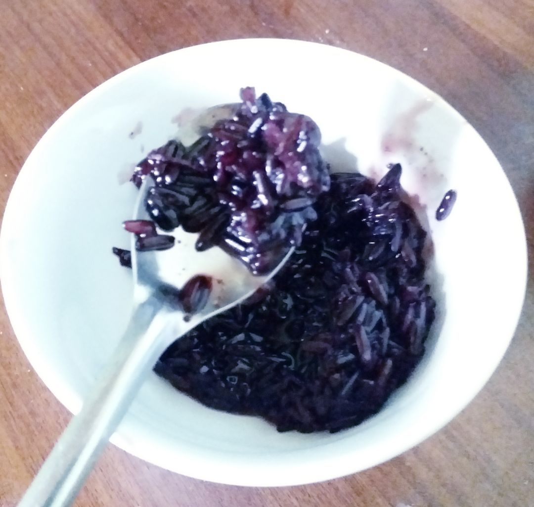 Ăn không dẻo, hạt cứng như gạo. Mua nếp cẩm ở siêu thị về nấu ăn dẻo và thơm hơn rất nhiều. Được mỗi bên ship hàng là rất nhanh thôi. Ăn không dẻo, hạt cứng như gạo. Mua nếp cẩm ở siêu thị về nấu ăn dẻo và thơm hơn rất nhiều. Được mỗi bên ship hàng là rất nhanh thôi.