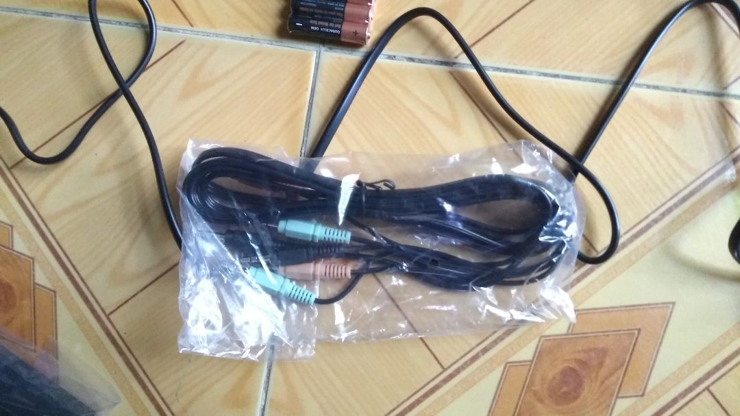 mình nhận hàng sớm hơn so với dự kiến của tiki.? loa nghe nhạc rất đã cả trữ tình và remix. đánh giá 3 sao vì nhà bán hàng đóng gói thiếu mất 2 sợi dây loa không biết bên tiki có hỗ trợ cấp lại 2 dây thiếu không? mình muốn biết thông tin bảo hành của bộ loa mình vừa mua vì mình tra imei trên web không thấy gì.mong phản hồi của nhà bán hàng