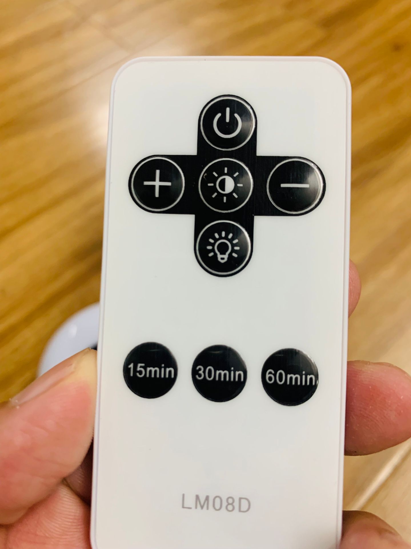 Đèn đẹp, nh cấp độ sáng theo sở thích, có remote nên tiện lắm, nhất là có cài hẹn giờ khá hay. Shop đóng gói cẩn thận, giao hàng nhanh. Sẽ uh thêm.