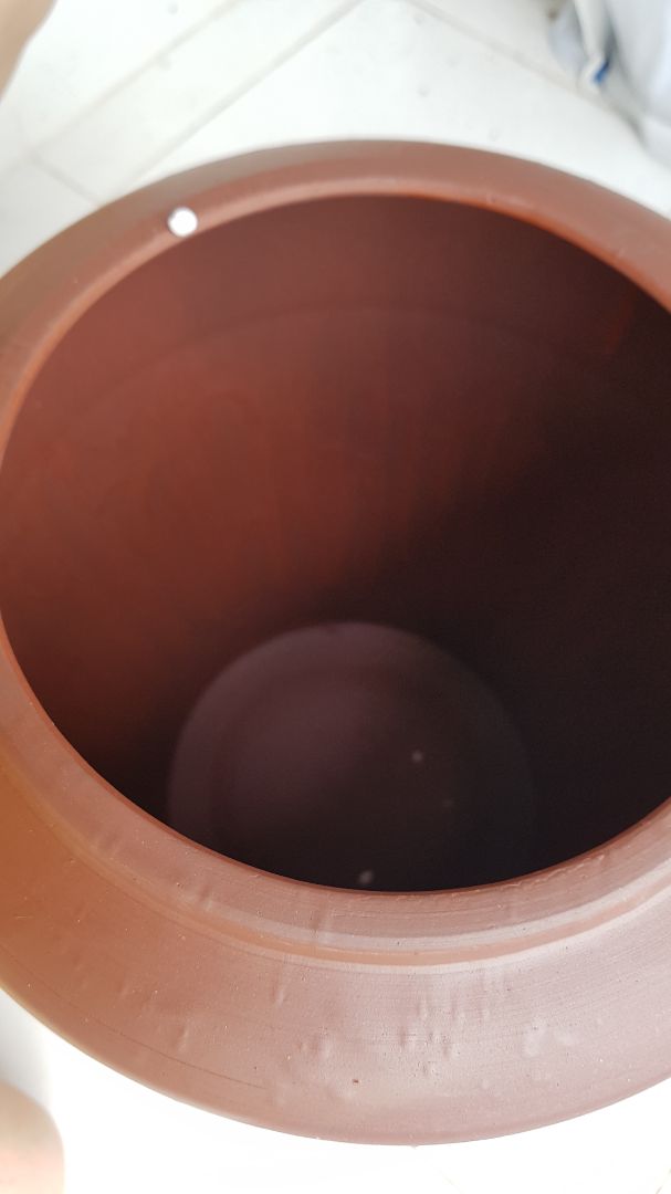 Giao hàng quá chậm, hũ mỏng, trọng lượng nhẹ hơn nhiều so với hũ đang sử dụng, bên trong hũ vết sơn không quét đều mà chảy như hàng bị lỗi. Hàng thực tế khác với hình ảnh miêu tả. Tôi muốn trả hàng, tiki vui lòng hỗ trợ.