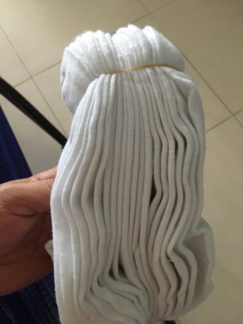 đặt 10 đôi bó lại một cục ko giống như quảng cáo mà lại nguyên một màu trắng nữa chứ chả biết nói sao