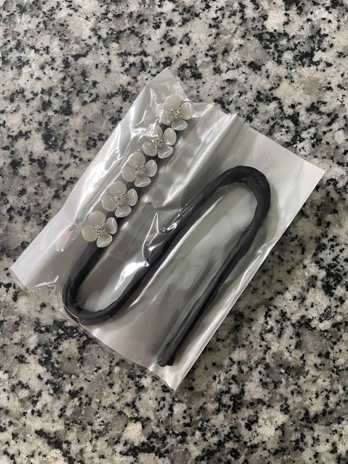 Như mô tả. Cũng khá dễ búi tóc. Có tặng kèm dây buộc. Rất hài lòng với shop & dịch vụ của Tiki Như mô tả. Cũng khá dễ búi tóc. Có tặng kèm dây buộc. Rất hài lòng với shop & dịch vụ của Tiki