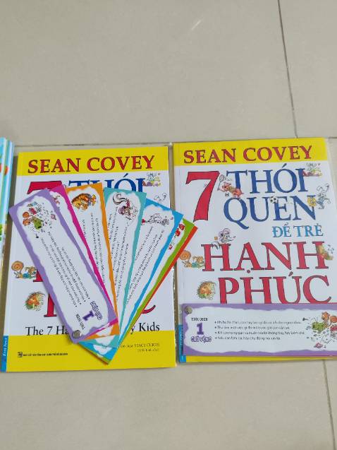 Hữu ích, sách giấy chất lượng màu sắc rất đẹp, có đính kèm 7 thói quen cầm tay rất dễ mang theo đi dộng