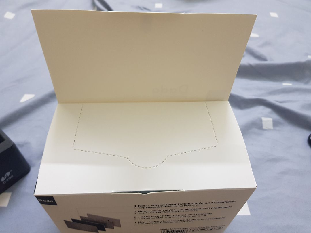 Hàng được đóng gói cẩn thận mặc dù phải giao trong 1 ngày " mưa trôi cả bầu trời nắng"
Chất lượng: chất vải dày, màu xanh; đóng gói mỗi cái 1 bịch riêng rất vệ sinh
Giá cả: hợp lý trong mùa Covid