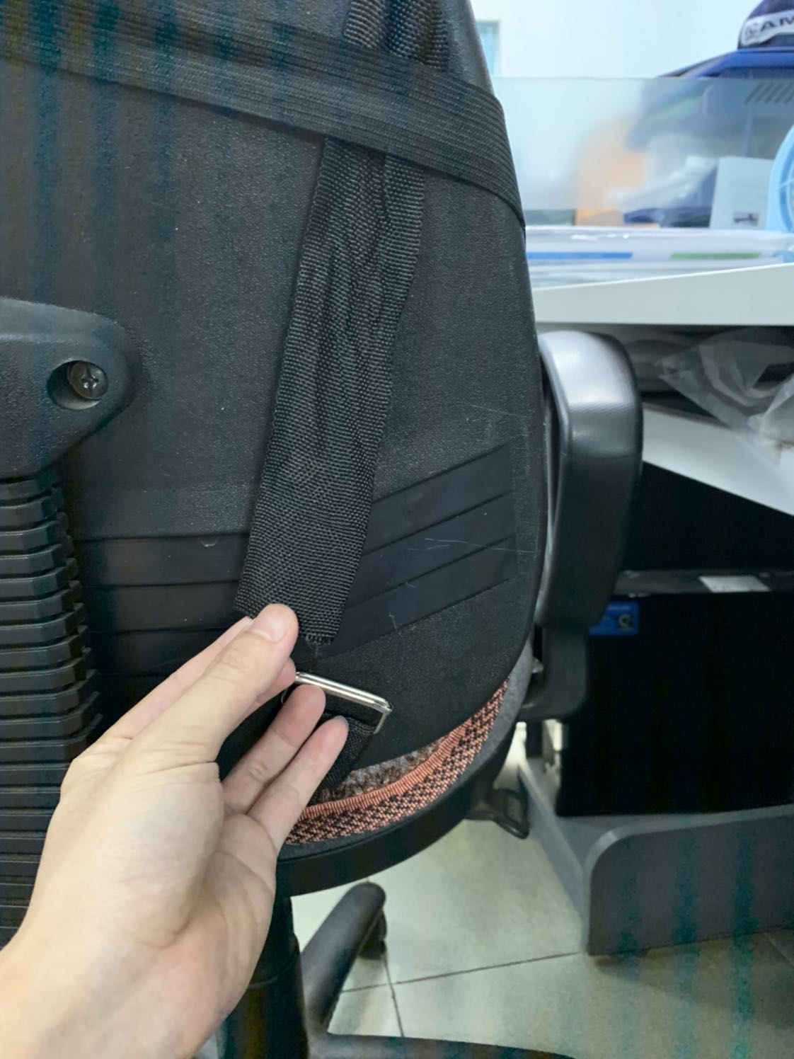 Không hài lòng.
Dây quá ngắn ,không thể thắt dây