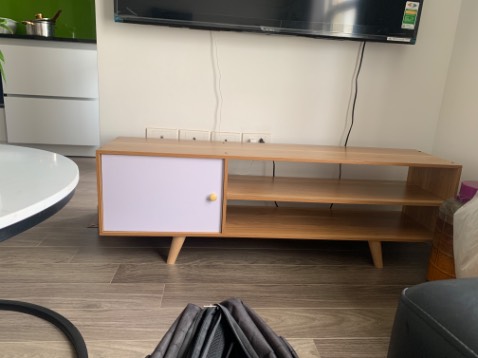 Đơn giản, mày mò cũng lắp được, chân hơi thấp. Các chỗ bắt vít bị lồi ra ngoài hơi mất thẩm mỹ.