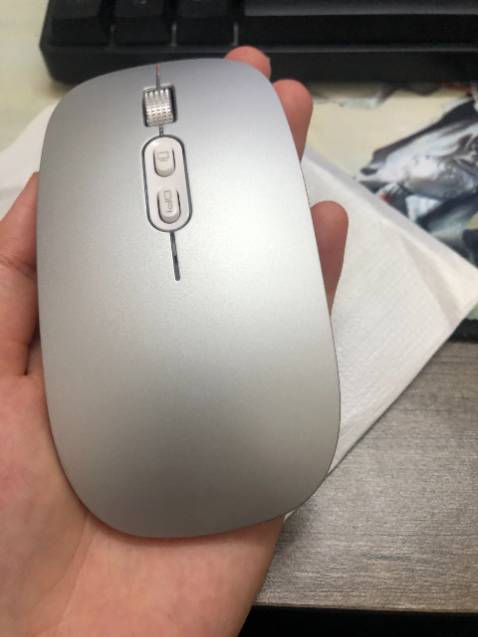mk mới mua chuột của shop, hàng nhận về đẹp, nhạy, tiếng êm, nhưng k biết có bền k, để dùng 1 thời gian nữa,nếu tốt sẽ quay lại ủng hộ shop thêm những sản phẩm khác