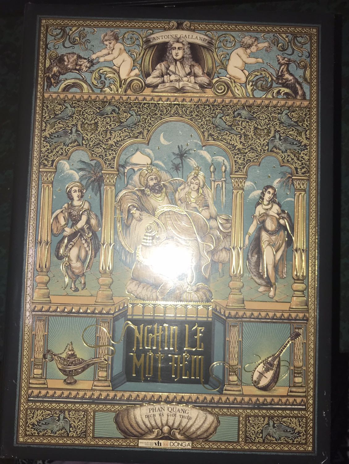 Mình canh mãi mới mua được giá sale hơn 70%, lần này giao hàng Tiki còn lót chống sốc khá đầy đủ nữa =)))))))) sách không hề hư hại hay móp góc một xíu nào, nội dung thì hay kinh điển khỏi phải bàn rồi, nói chung là mình rất hài lòng.
