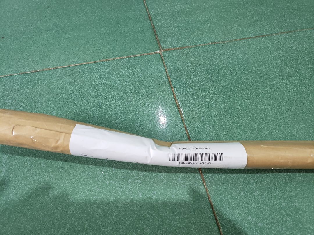 shop đóng gói cẩn thận nhé! gãy thế này dán lên thấy vết rạn