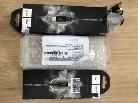 Mua 2 đơn hàng cùng 1 shop, 1 cái có hình màu đỏ, 1 cái có hình màu đen—>giao 2 cái màu đen, không như hình đăng nên thấy không buồn xíu. Dùng thì thấy OK Mua 2 đơn hàng cùng 1 shop, 1 cái có hình màu đỏ, 1 cái có hình màu đen—>giao 2 cái màu đen, không như hình đăng nên thấy không buồn xíu. Dùng thì thấy OK