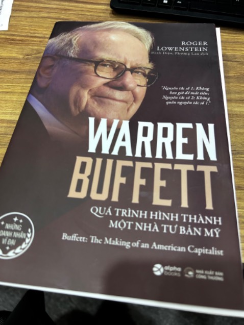 Mua mới một cuốn sách dày hơn 600 trang, háo hức nhận sách thì sách *** vì người bán chưa thật sự cẩn thận để sách được đúng chất mới như một số nhà bán hàng khác đã làm. Mình yêu sách, nâng niu nó nhưng chưa kịp nâng niu thì nó đã bị mất thẩm mỹ rồi. Chán sờ nản