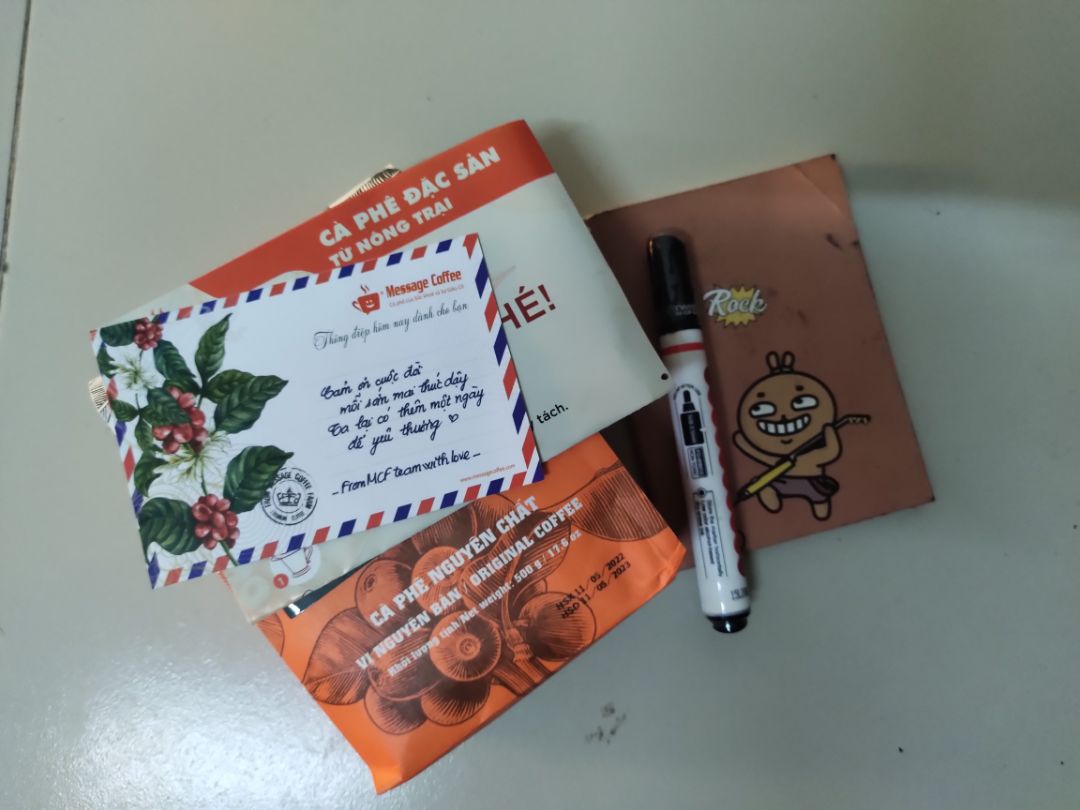 Bột xay hơi mịn (chắc do cảm nhận cá nhân) nên đem lại nhiều vị chua cho hạt arabica, màu nước ra khá đẹp. Đem đánh bọt pha bạc sỉu thì ngon, cold brew thì khó lọc do mịn quá.