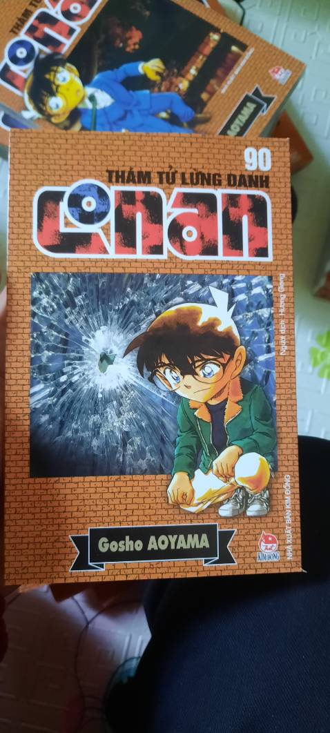 Vận chuyển chậm, đóng gói cẩn thận, bìa truyện vẫn còn chút sạn