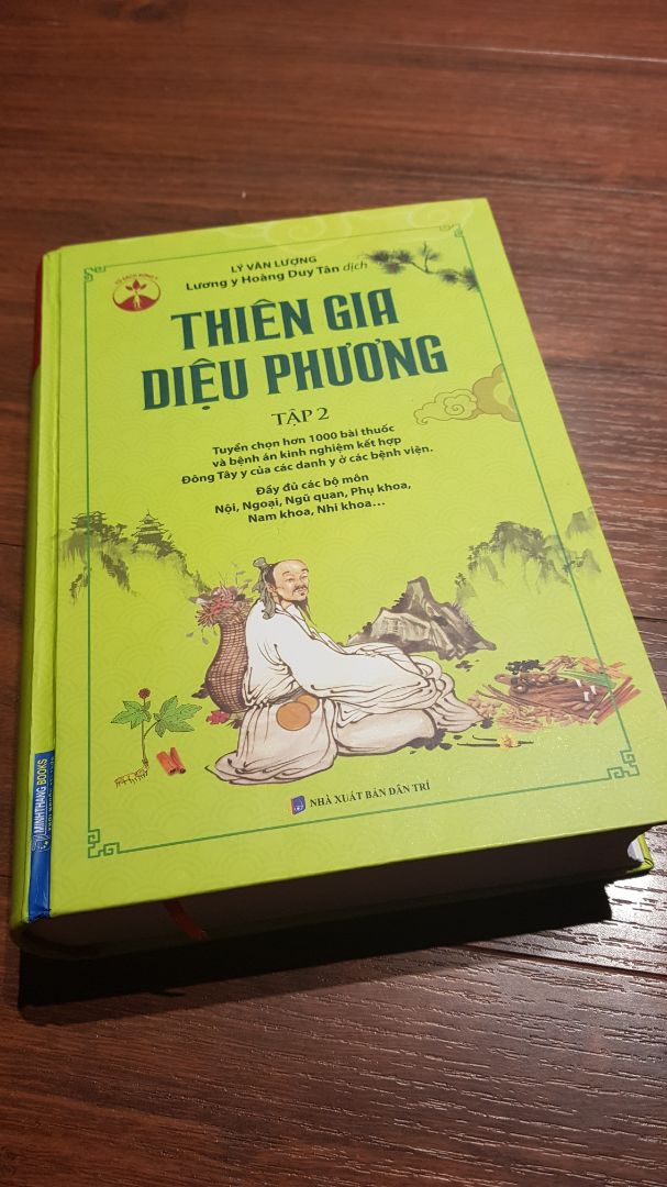 Sách đẹp, giấy trắng tốt. 
Nên có trong tủ sách của người tin Đông y.
Cách trình bày, font chữ chưa được đẹp và hiện đại, mang hơi hướm sách xưa.