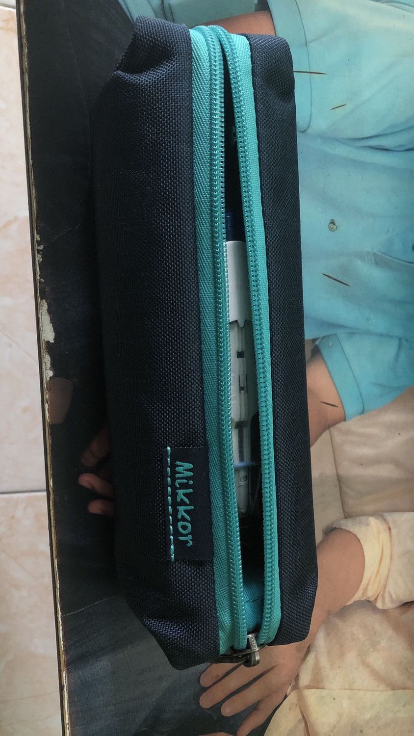 Hoàn thiện rất ngon.
Chất liệu vải khá tốt.
Cầm cực kỳ gọn.