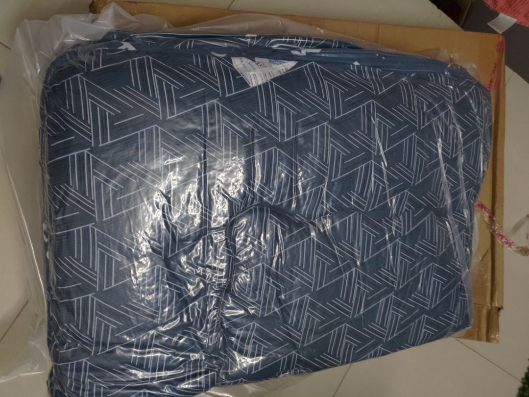 Khuyên các bạn, nếu tìm kiếm nệm hơi topper Fukoji thì cứ mua ở đây
nệm đúng như quảng cáo, chất lượng, nằm êm, đường chỉ chắc chắn, giá cả còn rẻ nữa
bữa mua shop khác phải đổi - trả - hoàn tiền vì nệm giả nữa :(
5 sao cho shop