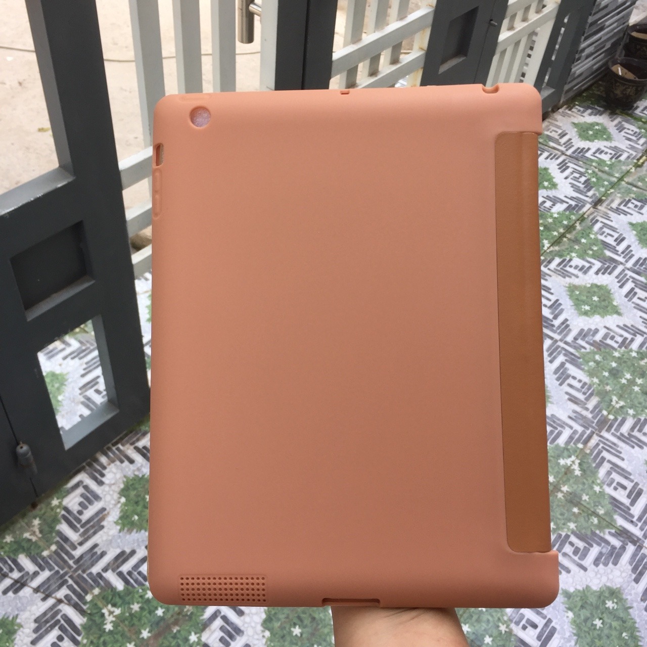 Bao da trơn nhìn đẹp và sang trọng. Các chức năng smart cover hoạt động tốt. Rất hài lòng với giá tiền này. Bao da trơn nhìn đẹp và sang trọng. Các chức năng smart cover hoạt động tốt. Rất hài lòng với giá tiền này.