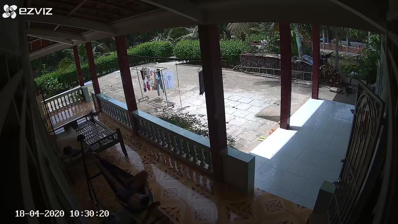 Mat hong ngoai quay dem khong ro, quay ngay thi khong sáng. Hang moi quay kém hon camera doi cu. Co hinh anh so sanh. Chế đo quay mau thi phai can anh sang moi su dung duoc. Cam thay khong hai long ve gioi thieu san pham