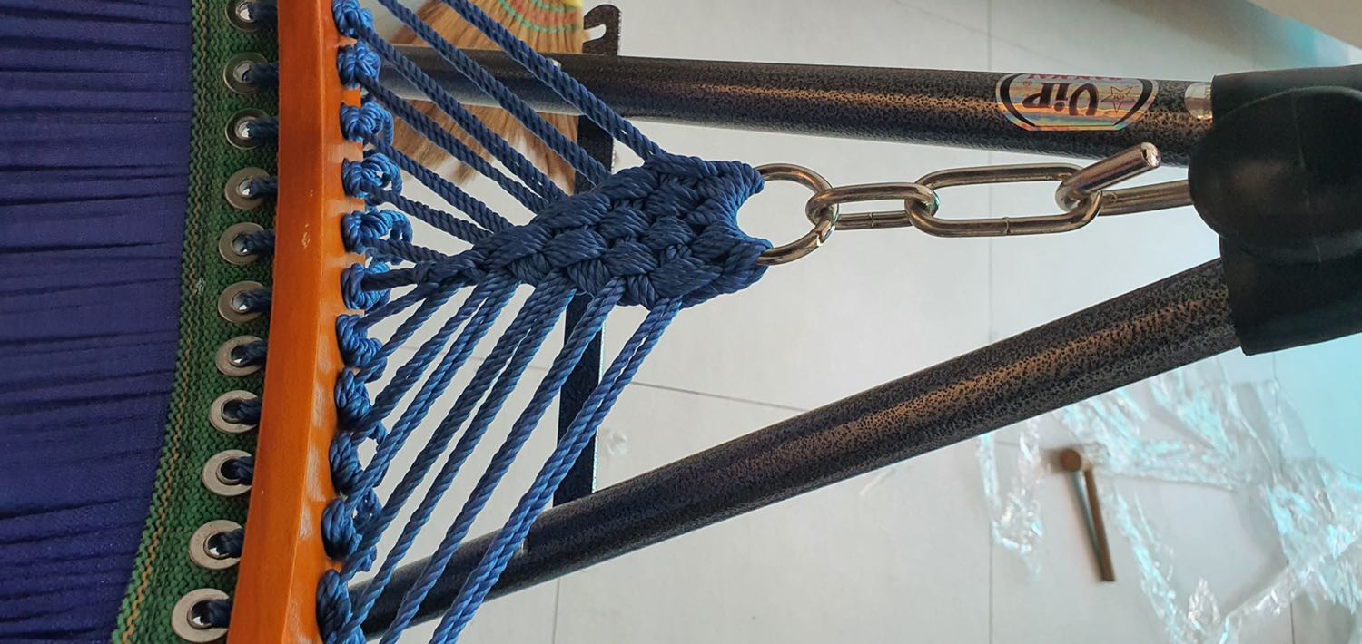 Rất chắc chắn. Hàng đẹp và đúng như hình mô tả. Giao hàng đúng hẹn. Đặc biệt võng có khung rất cứng cáp và *** võng thì khỏi chê