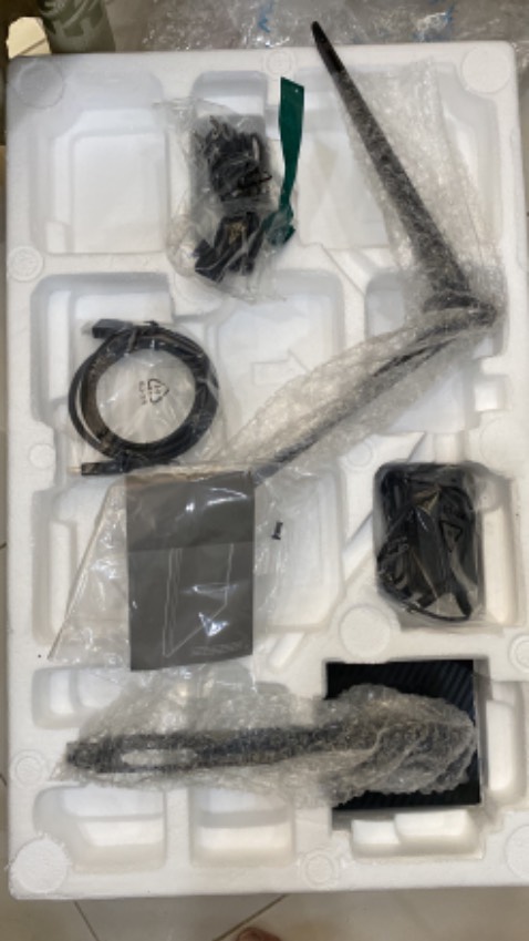 Giao nhanh, đóng gói cẩn thận
Màn hình có màu ổn, check service menu theo trên V.o.z thì đây là tấm nền của AUO
Màn hình này phải dùng adapter 4k@60hz mới dùng được nha, dùng 4k@30hz sẽ ko đủ băng thông do đây là màn 2k@75hz (mình có chụp hình loại adapter chạy được cho loại này. Adapter của Hoco ko dùng đc)