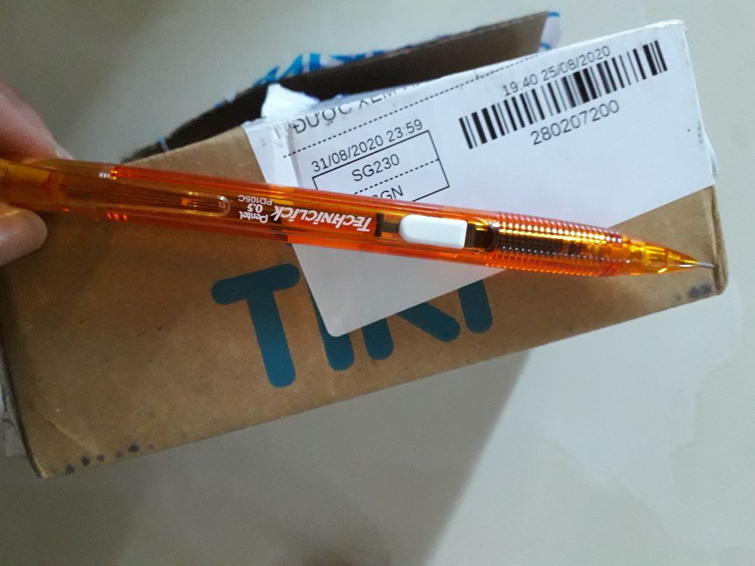Lần trước mình đã mua 1 cây rồi, đóng gói tốt, bao bì đầy đủ, bút dùng rất tốt, có điều chất liệu của bút hoàn toàn bằng nhựa, nên rơi rớt nhiều sẽ rất dễ vỡ. Lần này mua, mình nhận được như thế này. Mình không hiểu tại sao bút không có bao bì, cũng không có gói giấy hay nilon. Lần trước mình đã mua 1 cây rồi, đóng gói tốt, bao bì đầy đủ, bút dùng rất tốt, có điều chất liệu của bút hoàn toàn bằng nhựa, nên rơi rớt nhiều sẽ rất dễ vỡ. Lần này mua, mình nhận được như thế này. Mình không hiểu tại sao bút không có bao bì, cũng không có gói giấy hay nilon.