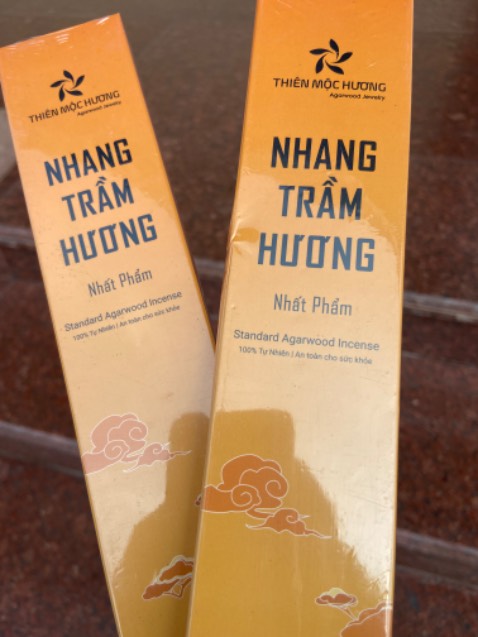 mùi hương trầm tự nhiên thơm nhẹ , dễ chịu