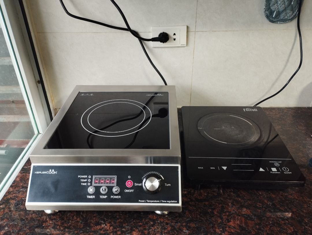 Bếp đẹp & chắc chắn, do công suất lớn nên hơi ồn nếu dùng để nấu ăn gđ. Bên vận chuyển ship hơi lâu, ngóng mãi cuối cùng cũng nhận đc bếp. Cảm ơn shop & Tiki.