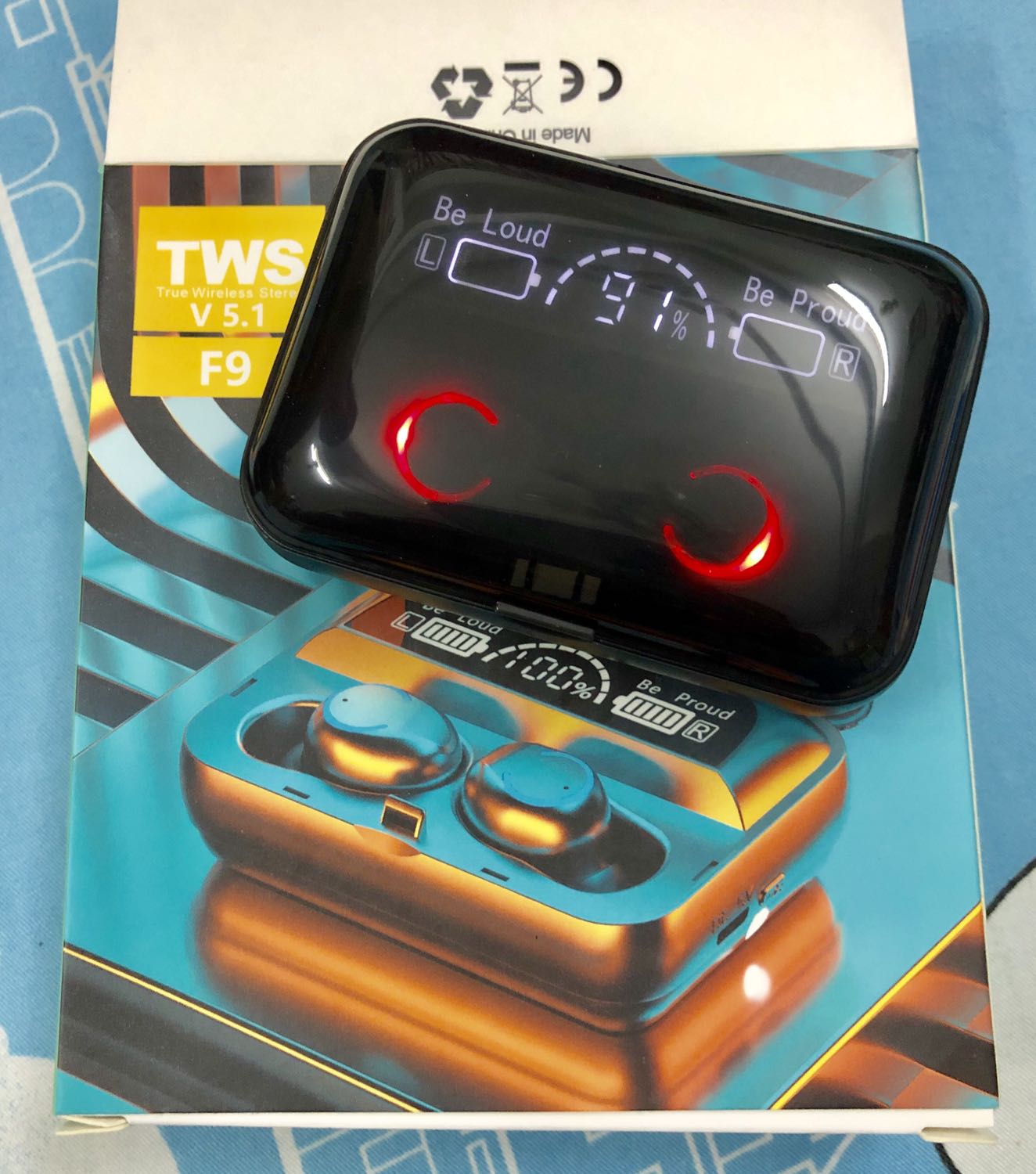 Đẹp mắt
Âm thanh rõ, ấm
Kết nối hơi lâu
Lần đầu kết nối ko hỉu sao hiện 2 cái trái và phải khác nhau nên chỉ có thể kết nối nghe lần được 1 tai, dù đã thử quên thiết bị kết nối lại vẫn bị, hơi nản rồi may sao kết nối qua đt khác thì nhận được 1 kết nối chung cho 2 tai xài được rồi hú hồn ?