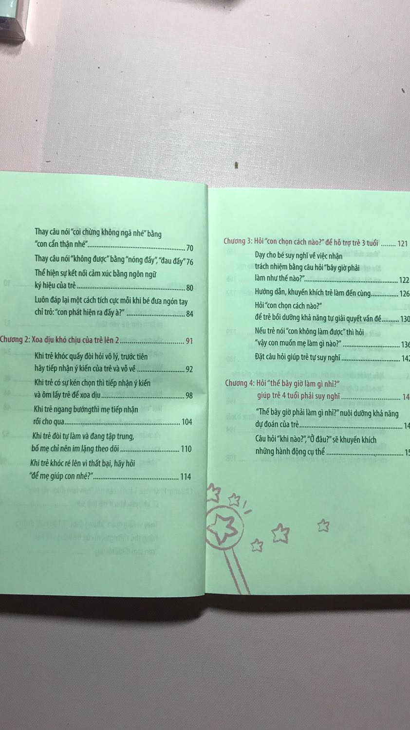 sách giới thiệu những câu nói và câu hỏi giúp khơi gợi niềm ham thích , tạo động lực , giúp trẻ tư duy theo cách riêng của mình và tự mình lựa chọn . 
mình đã áp dụng và thấy rất hiệu quả . Mong mỗi *** đều có thể dịu dàng yêu thương đứa trẻ với sự thông cảm cho trẻ nhưng vẫn dạy được cho trẻ được tính độc lập và trách nhiệm . 
Tiki : Mình luôn hài lòng vs sản phẩm và dịch vụ của Tiki . Cảm ơn Tiki và nhà xuất bản lao động.