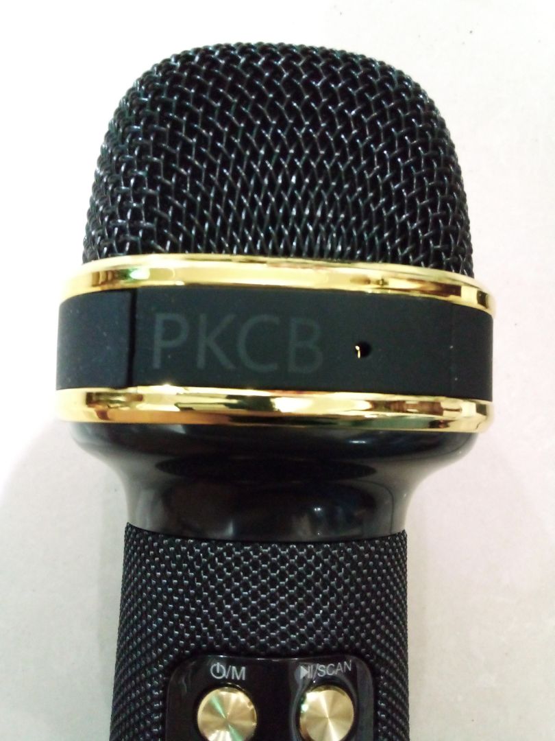 Vừa nhận hàng xong luôn . Khui ra *** thử thì theo mình cảm thấy hàng cũng rất ok lắm hình thức đẹp . Mic hút âm tốt chất lượng âm thanh nghe cũng rất hay và trong . To rõ không bị rè nói chung quá ok trong tầm giá nha .