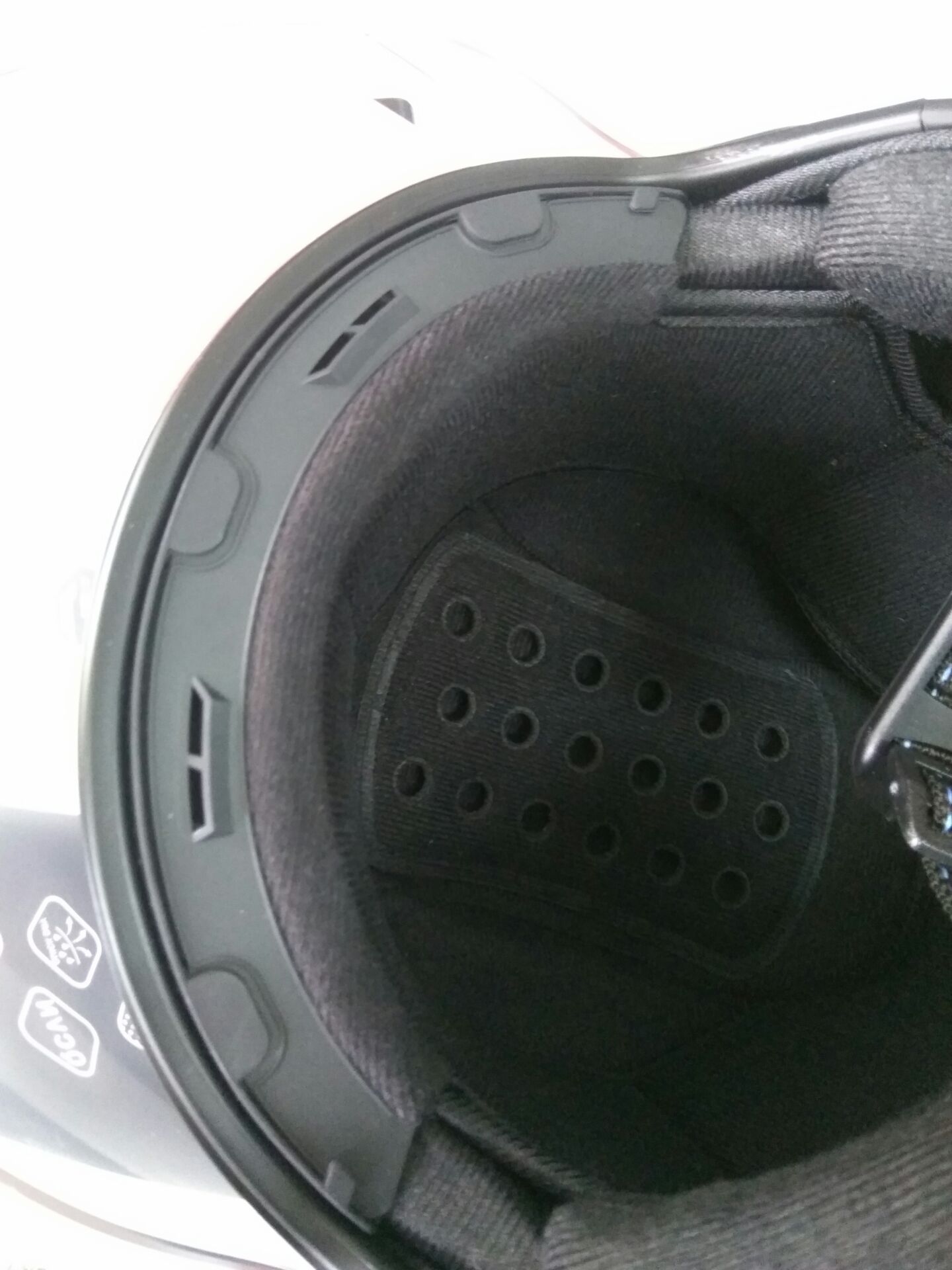 Mũ đẹp lắm nhé,  hàng chính hãng chất luợng tuyệt vời. Kính trong nhìn cảm giác rất dễ chịu.  Các bạn nên mua nha.
Lót êm,  tháo vệ sinh đựơc luôn.  Chắc chắn lắm!