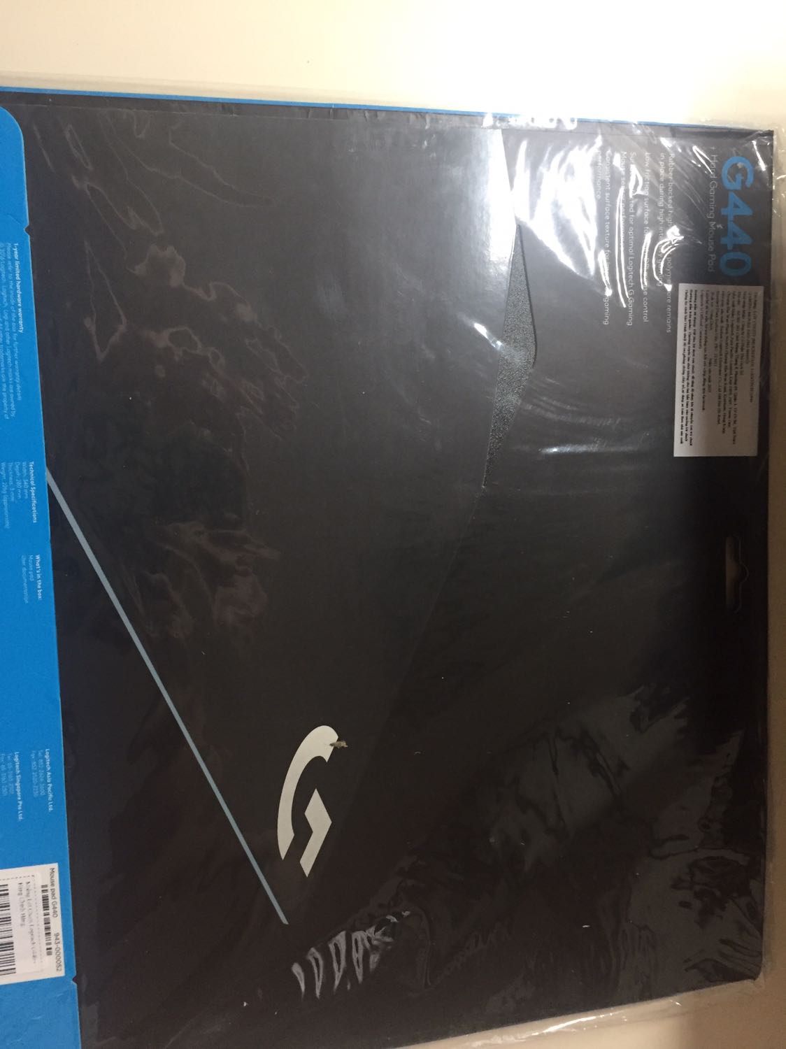 Cứng, chưa dùng thử vì mua hàng chi người khác, nhưng mà bao bì đóng gói tốt, hàng nguyên vẹn.