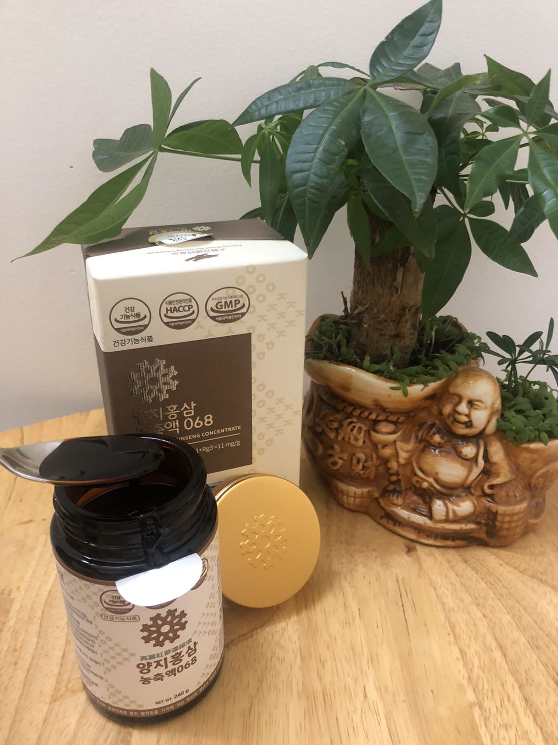 Shop tư vấn nhiệt tình, giao hàng cũng rất nhanh. Vì công việc bận rộn nên mình khó vào giấc ngủ nhưng mình  sử dụng cao hồng sâm đã cải thiện giấc ngủ rõ rệt. Tăng cường sức đề kháng nữa. 
Mình có mua cho bà mình sử dụng thì thấy rất hiệu quả sản phẩm còn ngăn ngừa chứng lãng trí nhớ cải thiện tiêu hoá. Bà mình cũng rất ưng dùng ngày nào cũng dùng hết là phải mua hộp mới cho bà dùng ngay 😍hihi shop bán đồ chất lượng ghê ủng hộ dài dài.