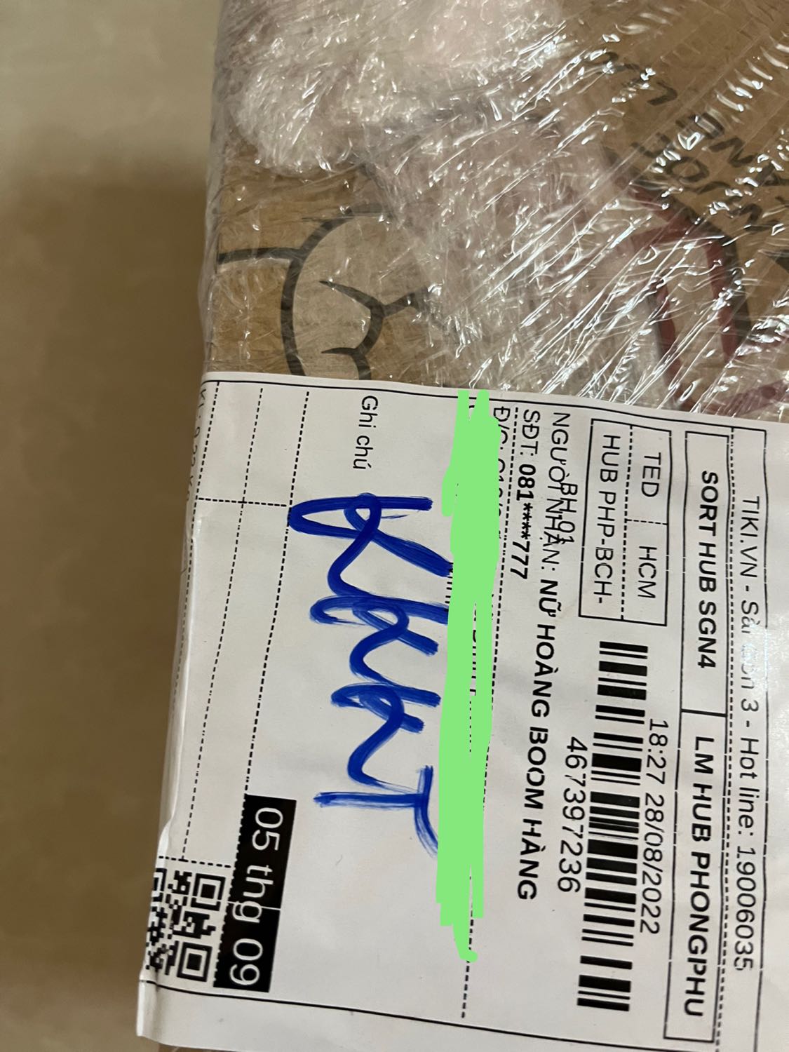 Shop dán đơn hàng không có tâm , mà rất là vô tâm, 
tôi mua hàng của shop tôi đã trả tiền trước , tôi đặt tên nick cho vui là NỮ HOÀNG BOOM HÀNG. mà shop dán cái đơn giấu chữ Đã Thanh Toán nó nằm ở dưới, shop rất là vô tâm.  1 * cho shop