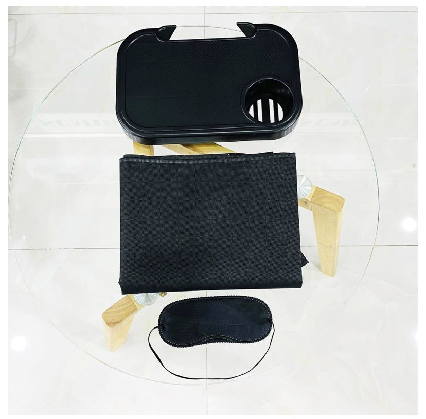 Ghế xịn sò lắm, giao hàng siêu nhanh 2h trong tphcm, ngồi xuống, đứng lên hơi vướng , khó khăn chút. Tay nắm hai bên bằng nhựa xài lâu dài ko biết có dễ bể hay ko!! Nếu thiết kế thanh gài bằng inox sẽ chắc chắn hơn… thấy trong quảng cáo có kèm thêm bọc ghế và miếng che mắt nhưng ko thấy giao…