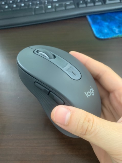 Dùng sướng tay, nhẹ nhàng êm ái vừa tay. Đáng đồng tiền bát gạo
Đóng gói cẩn thận
Giao nhanh chóng
Dùng sướng hơn M590
Kể có chức năng chuyển kết nối giữa 2 máy khác nhau như M590 thì tuyệt vời