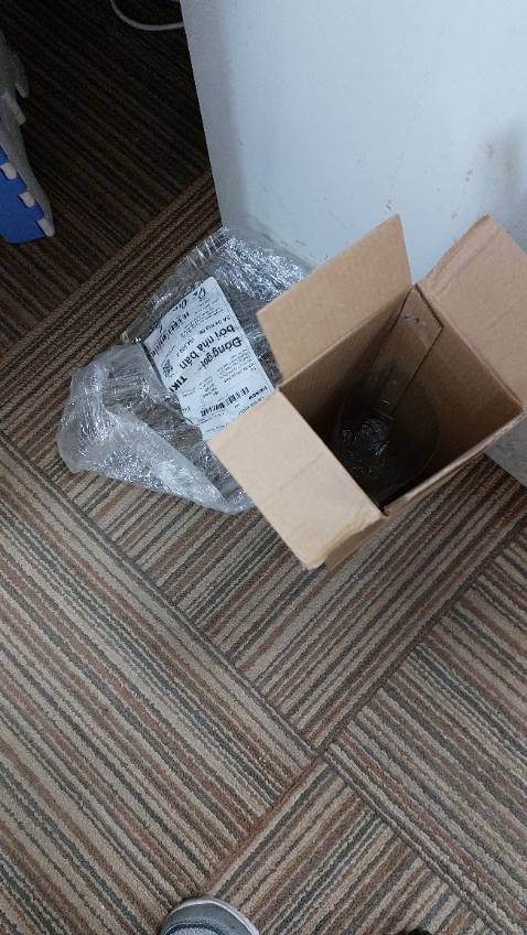 sản phẩm không có tem mác nhìn rất chip như *** vậy.