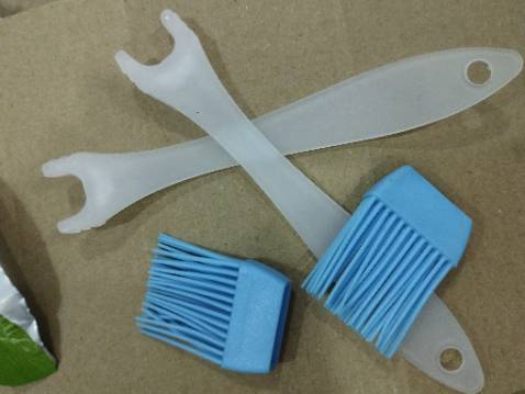 Giá rẻ nên hàng cũng khá lỏng lẻo. Cái đầu lông tháo ra được luôn, giờ mình mới biết, bạn đầu tưởng nguyên 1 cây. Chất lượng lâu dài ra sao thì phải dùng mới đânh giá được.