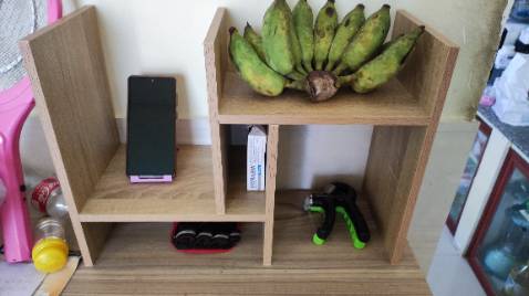 Chất lượng gỗ tốt, đóng gói sản phẩm gọn gàng, đục sẵn lỗ. Kệ lắp xong nhìn chắc chắn. Trừ 2 sao do việc lần đầu giao sai hàng. Mình đặt kệ sách giao nguyên cái bàn ăn. Phải tốn 1 tuần liên hệ Tiki đổi trả mất thời gian.